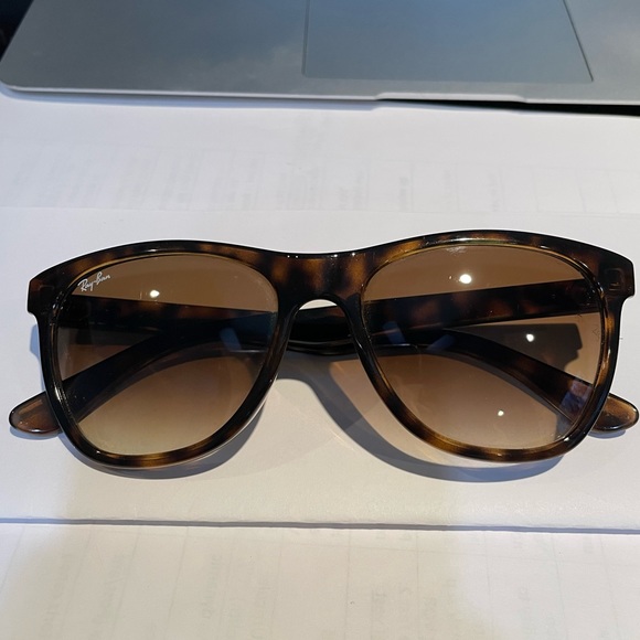 Ray-Ban Accessories - sunglasses